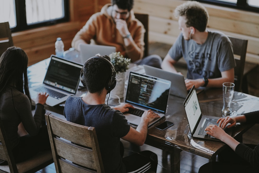 IT Outsourcing cho MVP nên hay không nên?